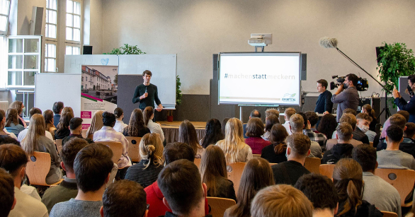 Invest Messe Stuttgart – Alles rund um Finanzen und Geldanlage für Trader, Anleger und Investoren Am Zukunftstag Finanzcrashtag werden Börsenneulinge in die Welt der Finanzen eingeführt und erhalten praxisnahe Tipps für den souveränen Umgang mit Geld