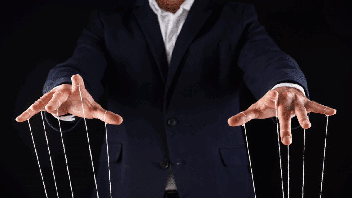 Hedgefonds – Geschichte, Strategien & Investments (2025) ein hedgefonds manager, der den markt wie ein puppenspieler manipuliert