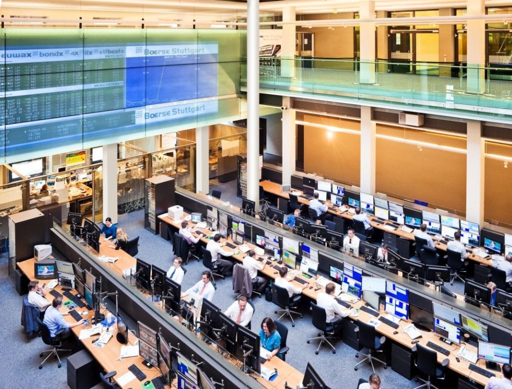 Börse Stuttgart vorgestellt - was steckt dahinter? (2025) Der Handelsaal der Börse Stuttgart