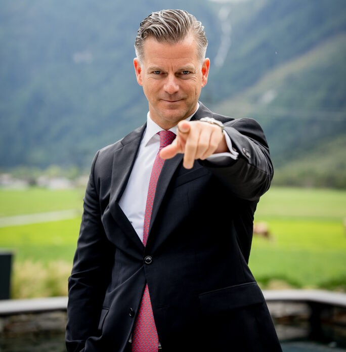 Liberty Brothers – Die Trading-Ausbildung von Jay Medrow im Test (2025) Jay Medrow ist bei den Liberty Brothers für das Thema Trading und Finanzen zuständig