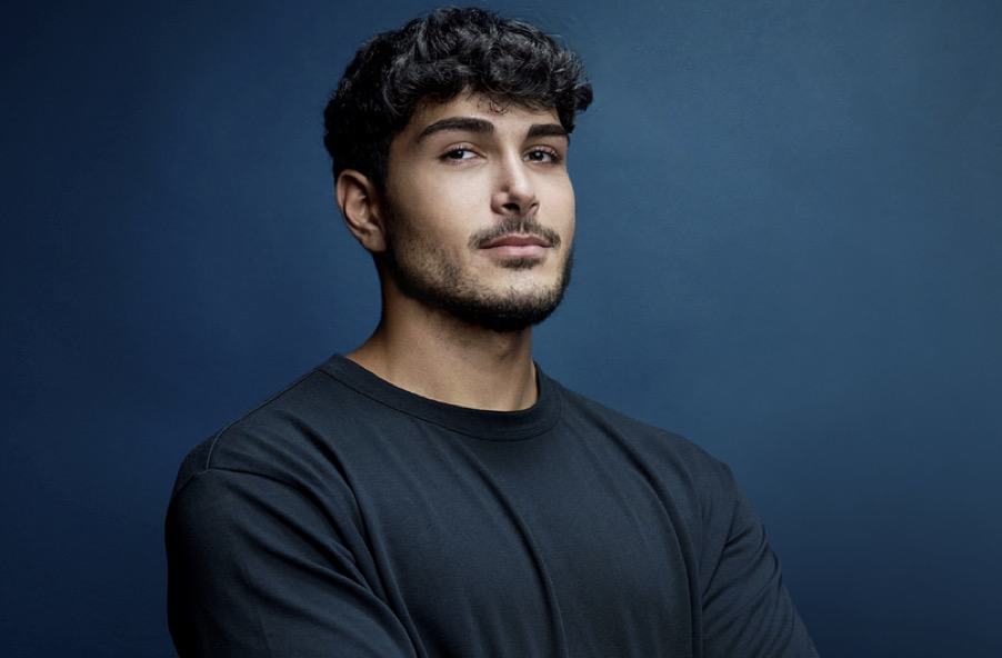 Wer ist der Krypto-Influencer Hoss und was macht ihn so erfolgreich? Kiarash Hossainpour