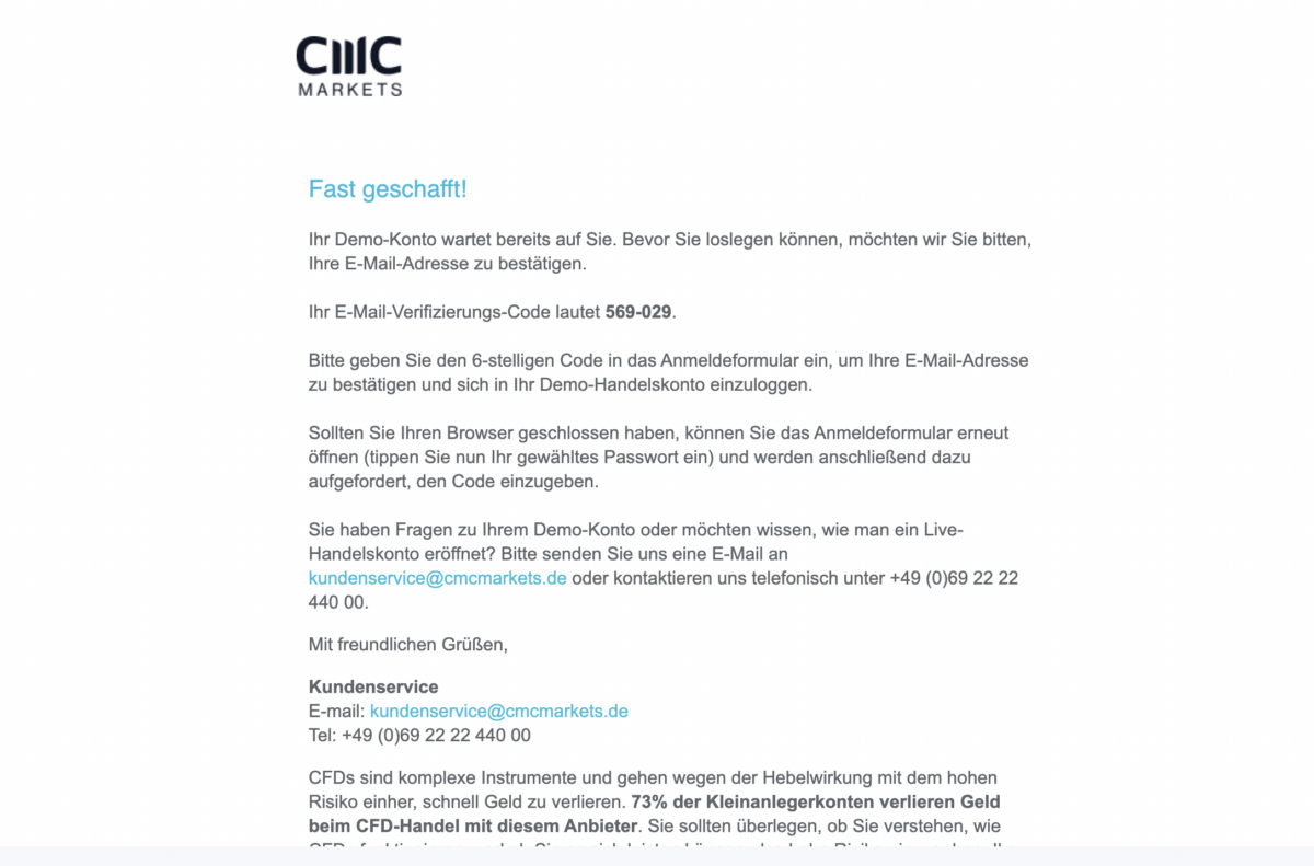Trading Demokonto kostenlos und ohne Anmeldung (2025) CMC Markets - Bestätigung der E-Mail-Adresse für das Demokonto. Eine E-Mail mit einem sechsstelligen Verifizierungscode (569-029) wird an den Nutzer gesendet. Der Code muss im Anmeldeformular eingegeben werden, um die Registrierung abzuschließen. Es gibt außerdem Kontaktinformationen zum Kundenservice von CMC Markets sowie einen Risikohinweis zum CFD-Handel.