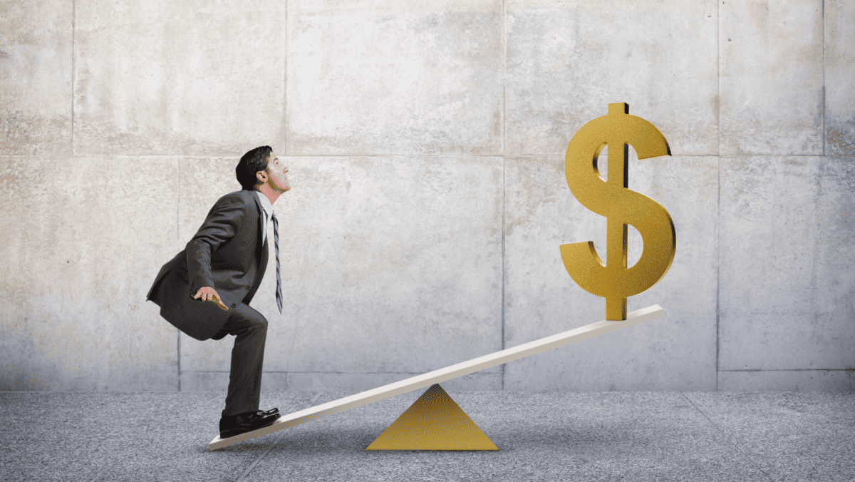 Erfolgreich Forex Trading lernen: Schritt-für-Schritt zum Erfolg (2025) Das Bild zeigt eine Wippe. Auf der linken Seite steht ein Mann und auf der rechten Seite ein Dollarzeichen. Es soll die Hebelwirkung beim Forex-Handel verdeutlichen.