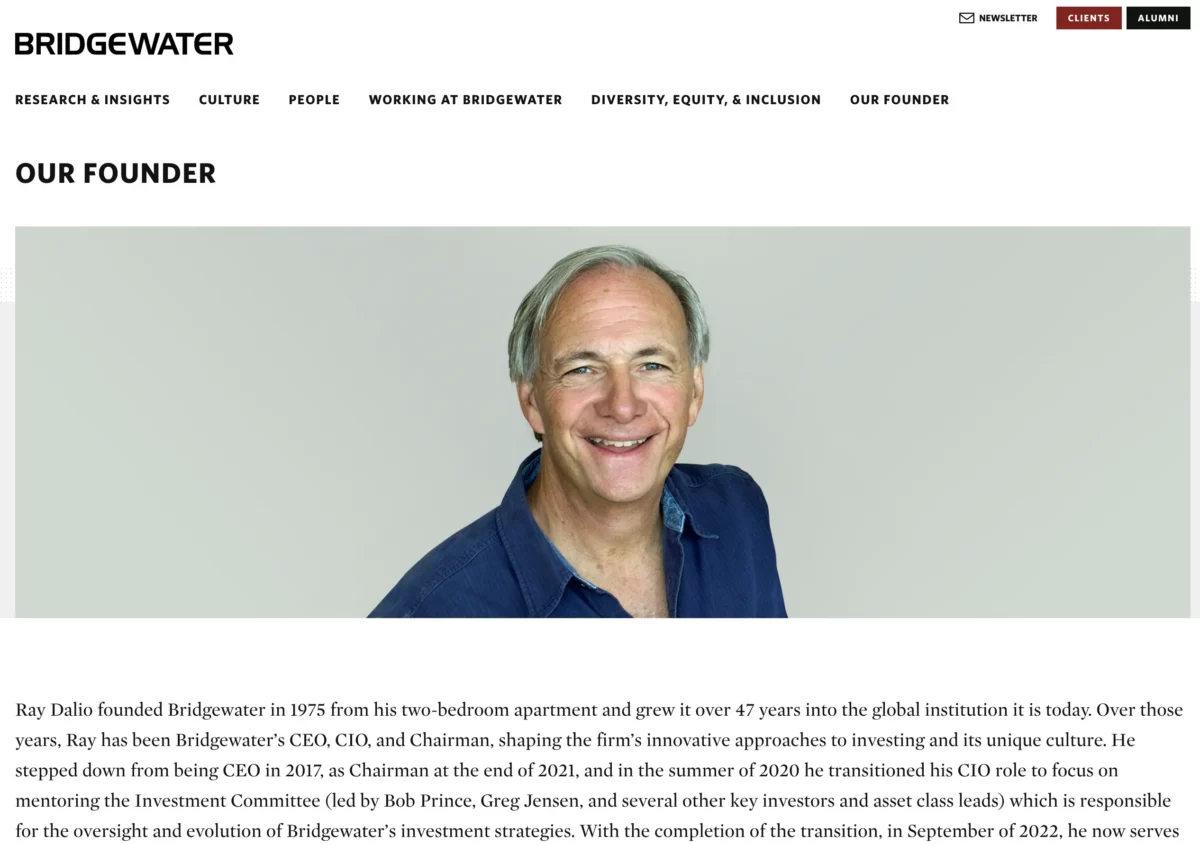 Meister der Märkte: Ray Dalios Weg zum Milliarden-Vermögen (2025) Das Bild zeigt einen Screenshot von der Bridgewater Website mit Ray Dalio.