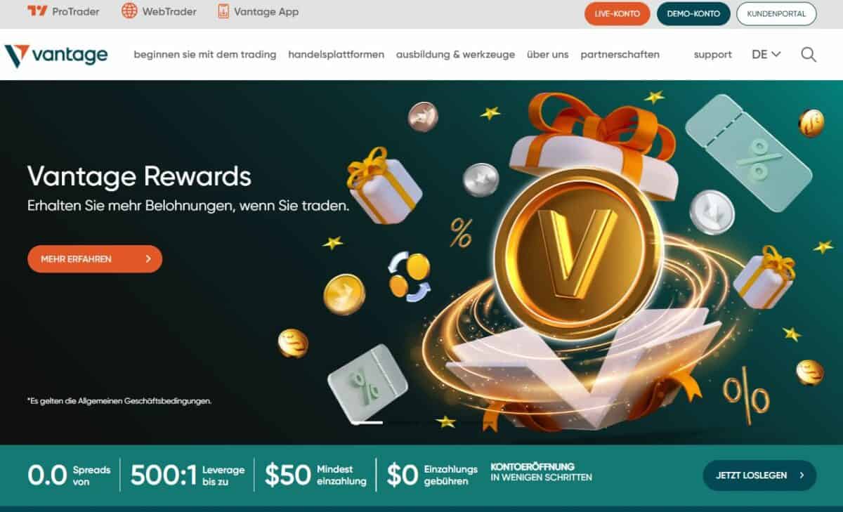 Vantage Markets Erfahrungen – Kosten, Seriosität. Wie gut ist der CFD-Broker? (2025) Screenshot der Startseite von Vantage mit Werbung für das 'Vantage Rewards'-Programm. Die Seite zeigt eine goldene Münze mit einem 'V' in der Mitte, umgeben von Geschenken, Prozentzeichen und goldenen sowie silbernen Münzen. Unten sind Handelsbedingungen wie 0.0 Spreads, 500:1 Leverage und eine Mindesteinzahlung von 50 USD aufgeführt.