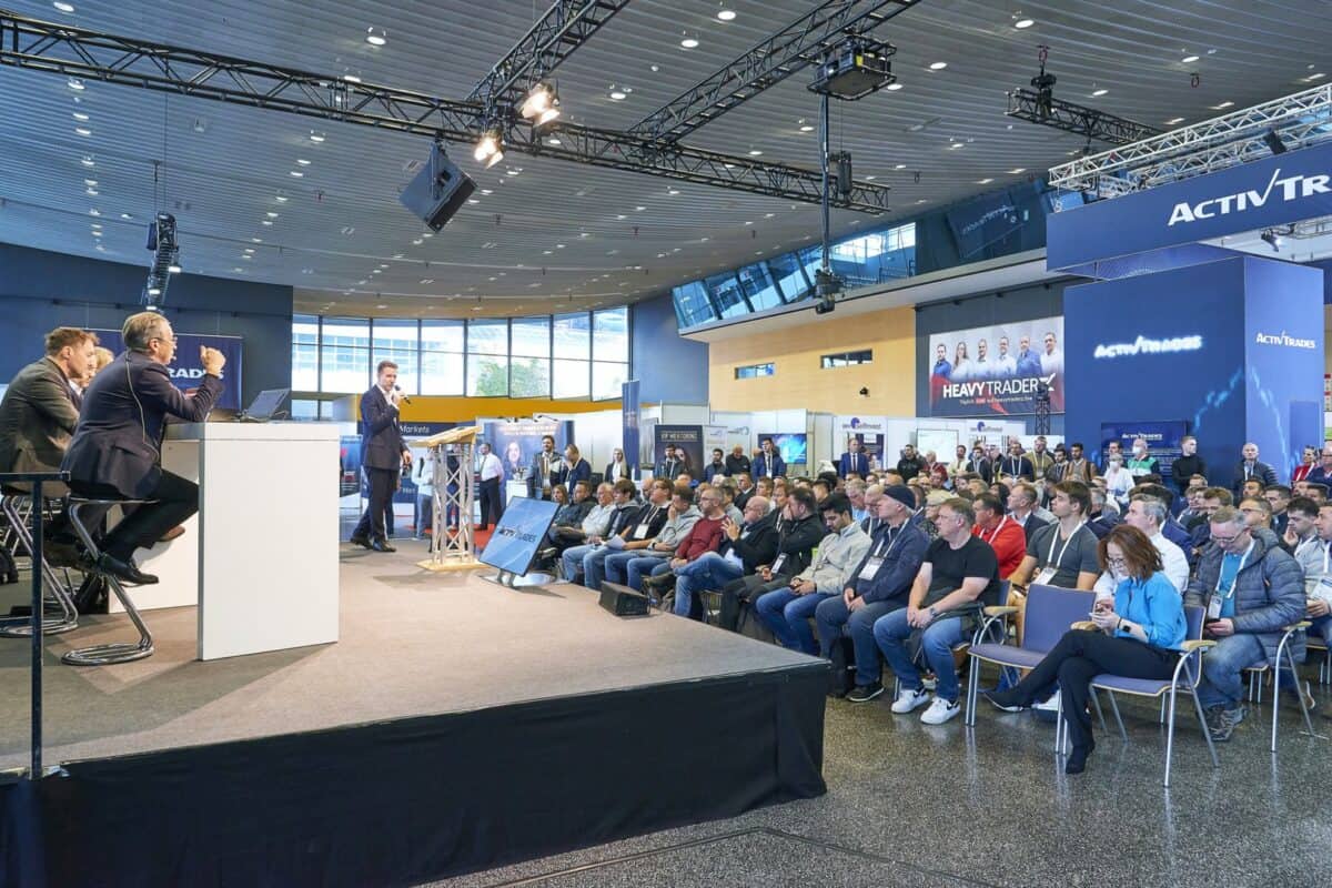 world of trading foto der trading messe hauptbuehne